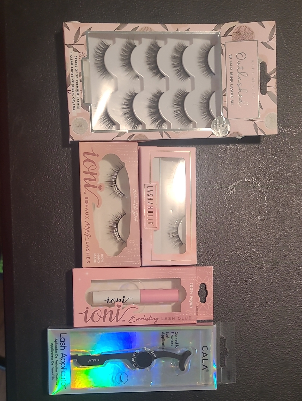 Ioni + Lashaholic Lash Bundle in Pink Packaging